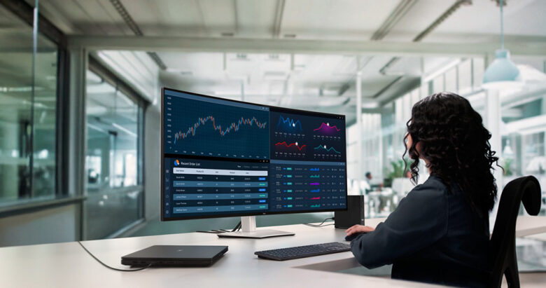 Dell UltraSharp 52 Thunderbolt Hub Monitor 1