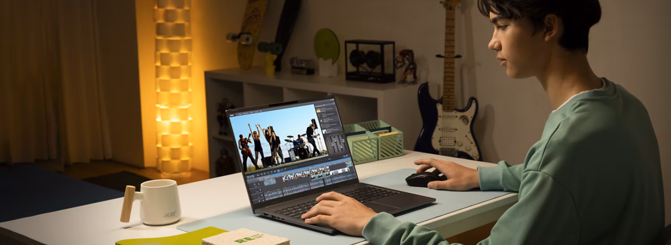 โน้ตบุ๊กบางเบาแบตอึด