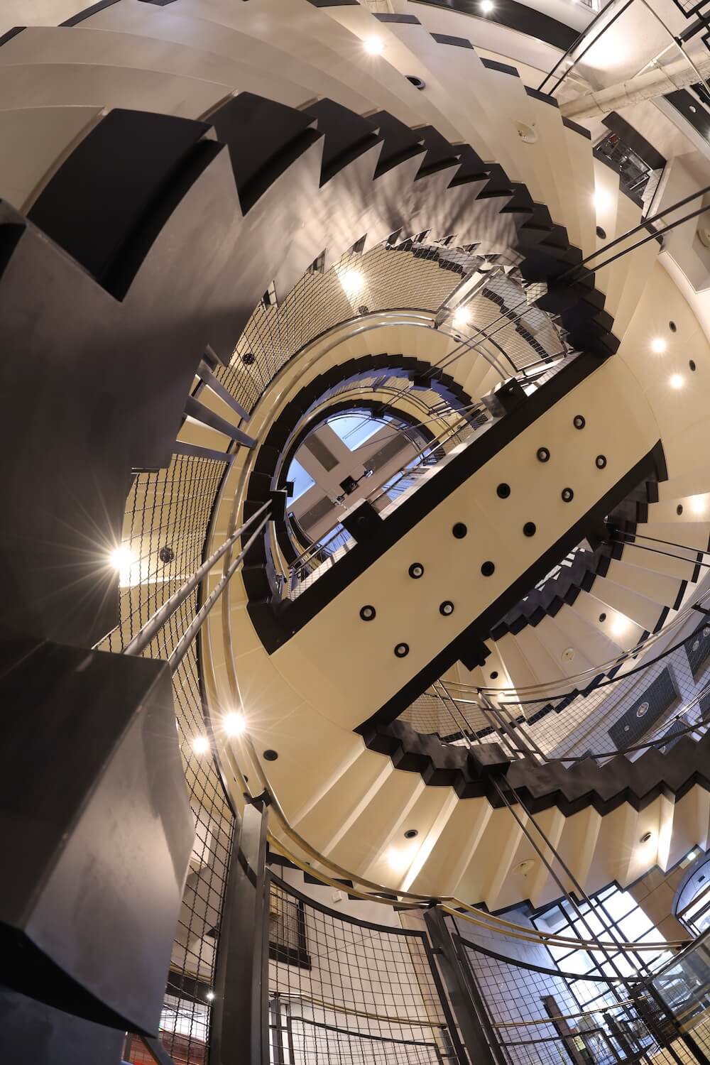 รูป ตัวอย่างรูปจากแคนนอน RF7 14mm f 2.8 3.5L Fisheye STM 3