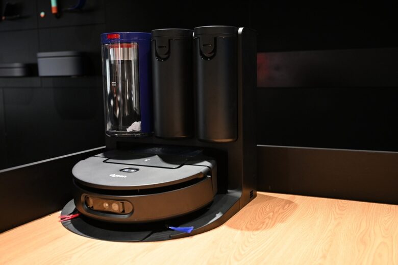 Dyson Spot Scrub Ai 1