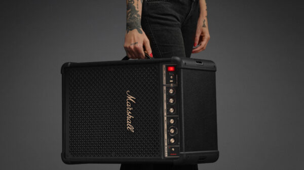 marshall bromley 450 black product hand 3 flat bg