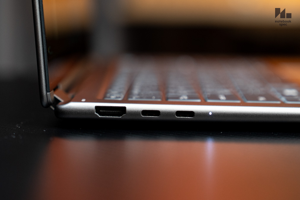 MSI Prestige 14 Flip AI Plus 42