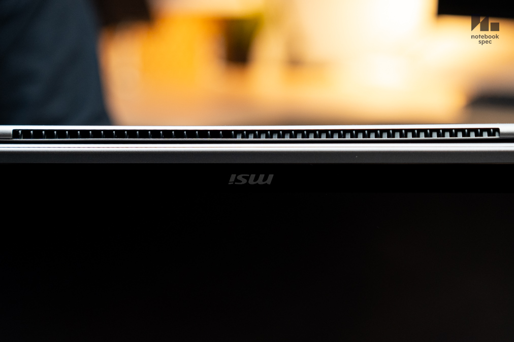 MSI Prestige 14 Flip AI Plus 7