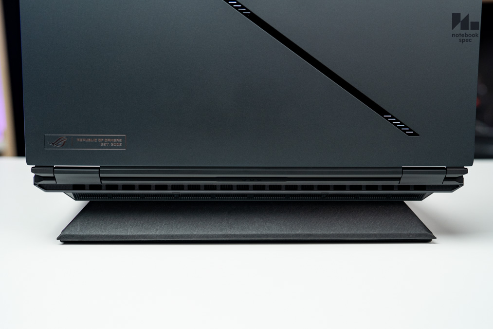 ROG Zephyrus DUO 10