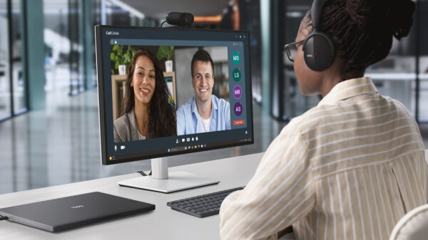 Dell Pro 7 Webcam 4K Lifestyle