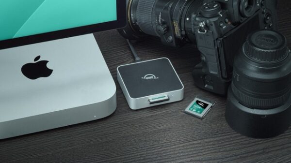 owc atlas usb4 cfexpress card reader on desktop atlas core 256gb 1000