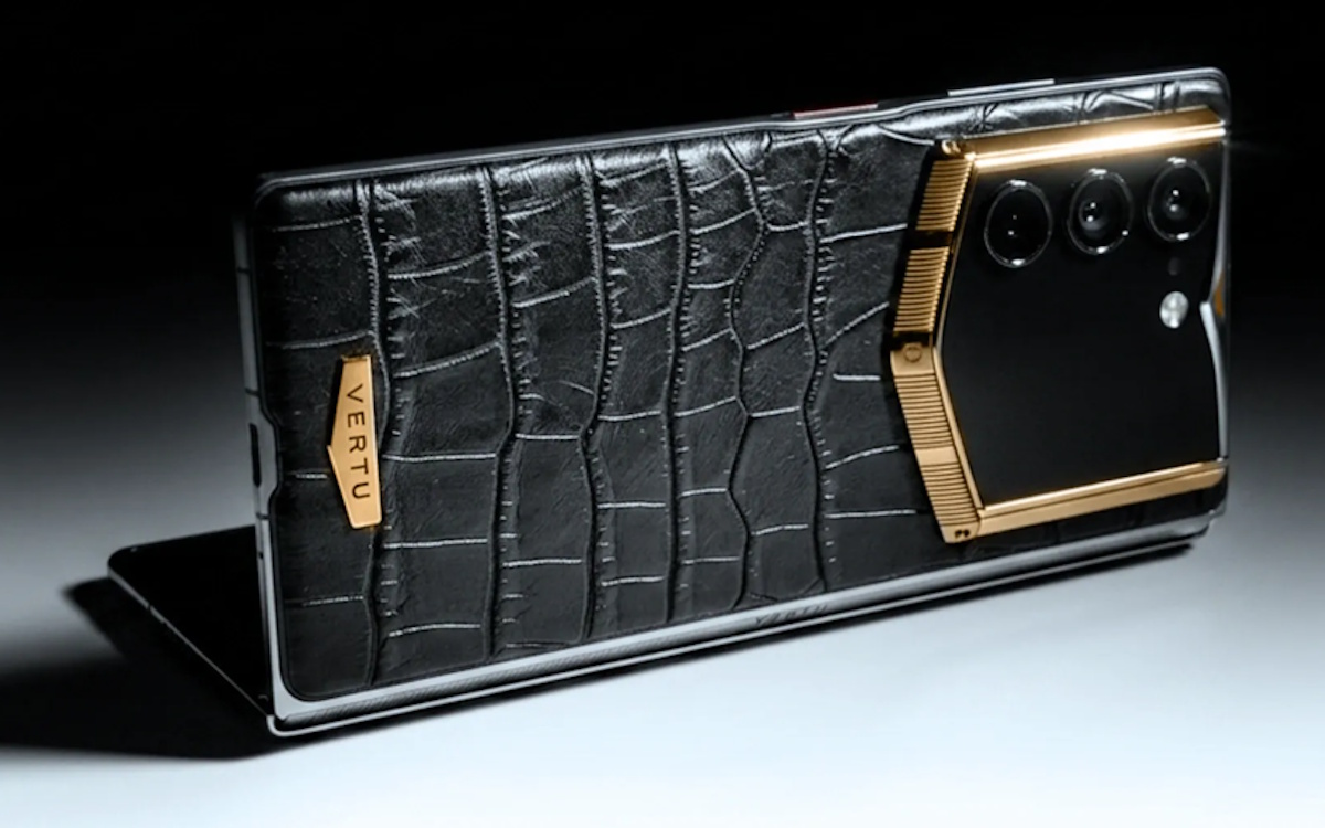 Vertu ALPHAFOLD ทวงบัลลังก์มือถือสุดพรีเมียมรุ่นใหม่พับจอได้ มี AI หรูหราเต็มพิกัด